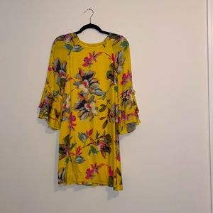 Gianni Bini - Yellow floral shift dress with bell sleeves. Great condition
